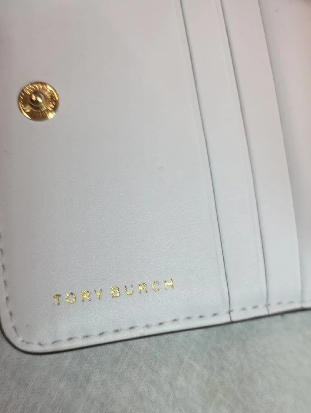 Tory Burch Britten soft bifold wallet - Picture 4 of 8